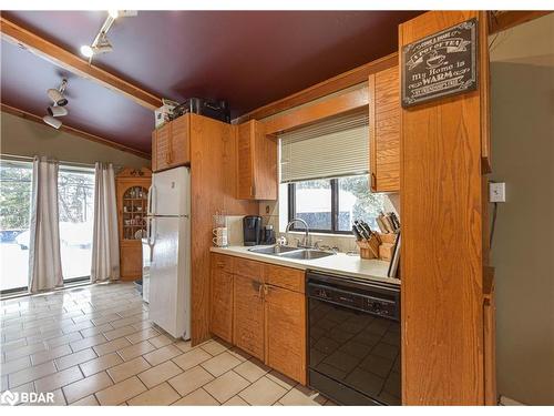 3442 Beachview Avenue, Cumberland, ON - Indoor Photo Showing Kitchen With Double Sink