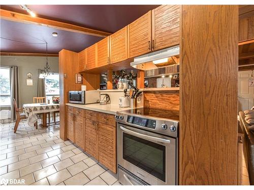 3442 Beachview Avenue, Cumberland, ON - Indoor Photo Showing Kitchen