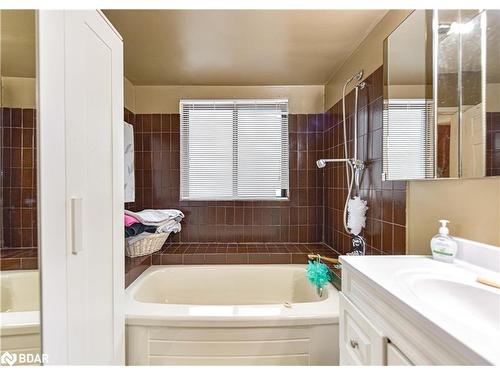 3442 Beachview Avenue, Cumberland, ON - Indoor Photo Showing Bathroom