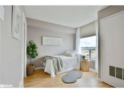 1201-75 Ellen Street, Barrie, ON - Indoor Photo Showing Bedroom