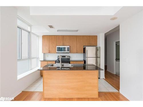 1702-225 Webb Drive, Mississauga, ON - Indoor Photo Showing Kitchen With Double Sink