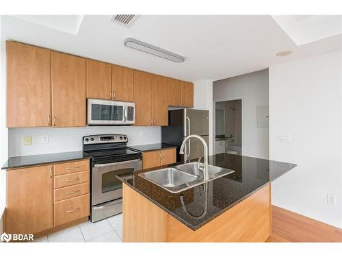 1702-225 Webb Drive, Mississauga, ON - Indoor Photo Showing Kitchen With Double Sink