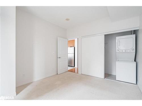 1702-225 Webb Drive, Mississauga, ON - Indoor Photo Showing Laundry Room