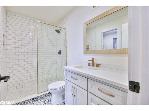 33 Brown Wood Drive, Barrie, ON - Indoor Photo Showing Bathroom