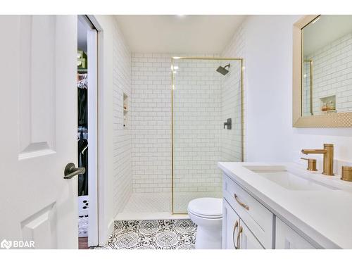 33 Brown Wood Drive, Barrie, ON - Indoor Photo Showing Bathroom