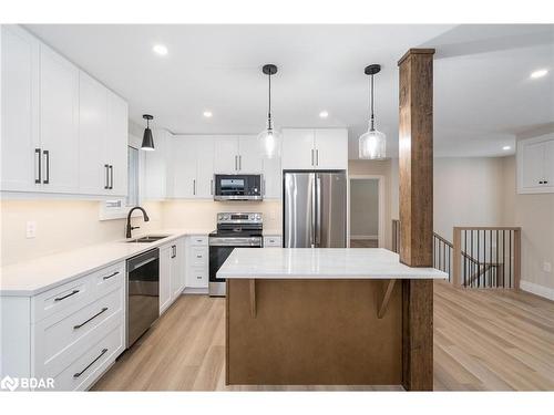 2386 South Orr Lake Road, Elmvale, ON - Indoor Photo Showing Kitchen With Upgraded Kitchen