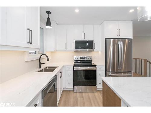 2386 South Orr Lake Road, Elmvale, ON - Indoor Photo Showing Kitchen With Double Sink With Upgraded Kitchen