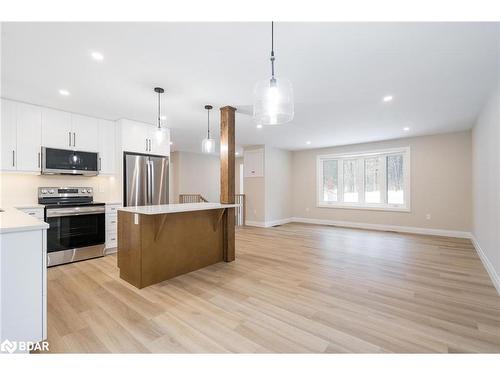 2386 South Orr Lake Road, Elmvale, ON - Indoor Photo Showing Kitchen With Upgraded Kitchen