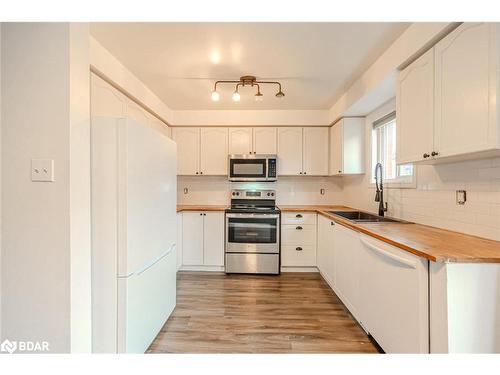 87 Pringle Drive, Barrie, ON - Indoor Photo Showing Kitchen