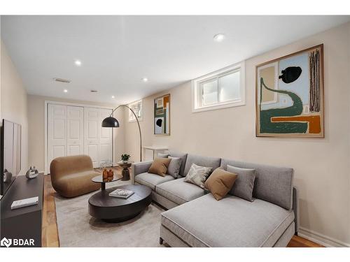 75 Marshall Street, Barrie, ON - Indoor Photo Showing Living Room