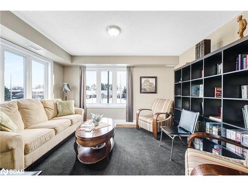 109-500 Mapleview Drive W, Barrie, ON - Indoor Photo Showing Living Room