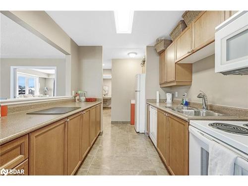 109-500 Mapleview Drive W, Barrie, ON - Indoor Photo Showing Kitchen With Double Sink