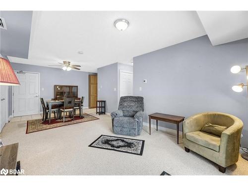 109-500 Mapleview Drive W, Barrie, ON - Indoor Photo Showing Living Room