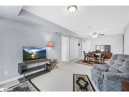 109-500 Mapleview Drive W, Barrie, ON - Indoor Photo Showing Living Room