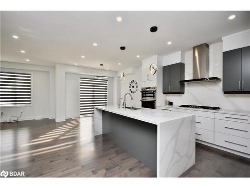 22 Franklin Trail, Barrie, ON - Indoor Photo Showing Kitchen With Upgraded Kitchen