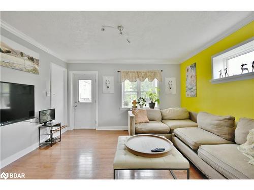 1231 10Th Line, Innisfil, ON - Indoor Photo Showing Living Room