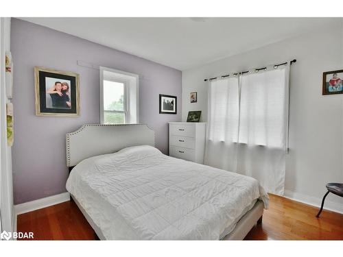 1231 10Th Line, Innisfil, ON - Indoor Photo Showing Bedroom