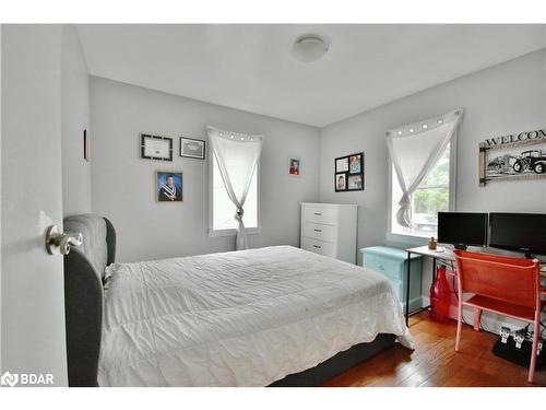 1231 10Th Line, Innisfil, ON - Indoor Photo Showing Bedroom