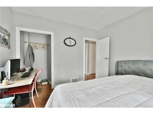 1231 10Th Line, Innisfil, ON - Indoor Photo Showing Bedroom