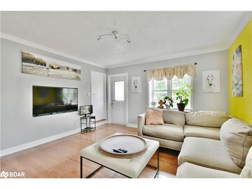 1231 10Th Line, Innisfil, ON - Indoor Photo Showing Living Room