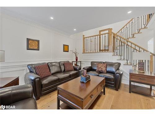 15 Meadowview Drive, Bradford, ON - Indoor Photo Showing Living Room