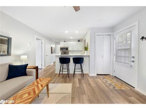 125-27 Dawson Drive, Collingwood, ON - Indoor Photo Showing Living Room