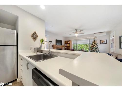 125-27 Dawson Drive, Collingwood, ON - Indoor Photo Showing Kitchen