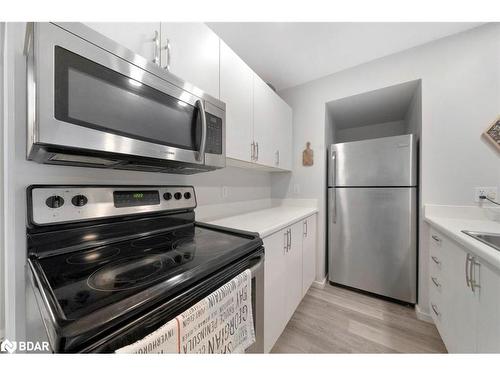 125-27 Dawson Drive, Collingwood, ON - Indoor Photo Showing Kitchen With Stainless Steel Kitchen