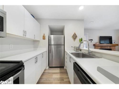 125-27 Dawson Drive, Collingwood, ON - Indoor Photo Showing Kitchen With Stainless Steel Kitchen