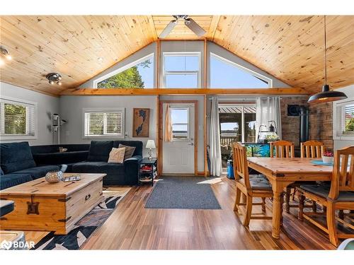 104 Fulsom Crescent, Kawartha Lakes, ON - Indoor Photo Showing Living Room