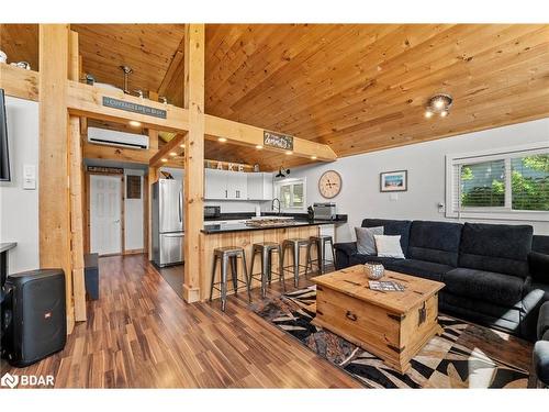 104 Fulsom Crescent, Kawartha Lakes, ON - Indoor Photo Showing Living Room