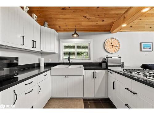 104 Fulsom Crescent, Kawartha Lakes, ON - Indoor Photo Showing Kitchen With Double Sink