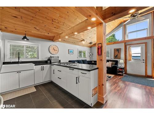 104 Fulsom Crescent, Kawartha Lakes, ON - Indoor Photo Showing Kitchen