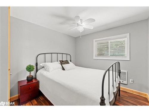 104 Fulsom Crescent, Kawartha Lakes, ON - Indoor Photo Showing Bedroom