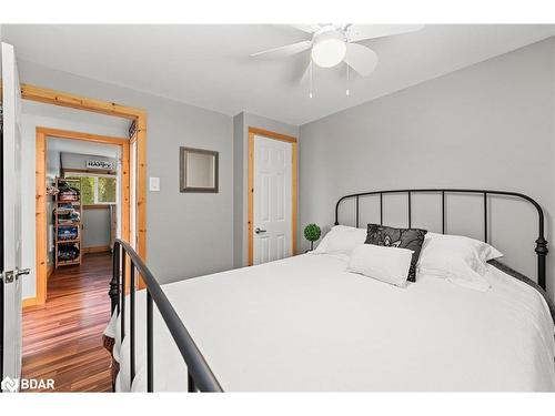 104 Fulsom Crescent, Kawartha Lakes, ON - Indoor Photo Showing Bedroom