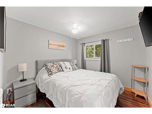 104 Fulsom Crescent, Kawartha Lakes, ON - Indoor Photo Showing Bedroom