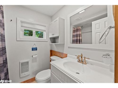 104 Fulsom Crescent, Kawartha Lakes, ON - Indoor Photo Showing Bathroom