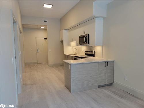 106-75 Barrie Road, Orillia, ON - Indoor Photo Showing Kitchen