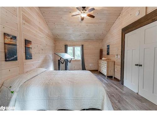 4057 Cambrian Road, Washago, ON - Indoor Photo Showing Bedroom