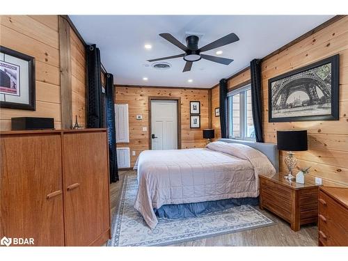 4057 Cambrian Road, Washago, ON - Indoor Photo Showing Bedroom