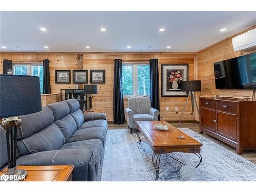 4057 Cambrian Road, Washago, ON - Indoor Photo Showing Living Room