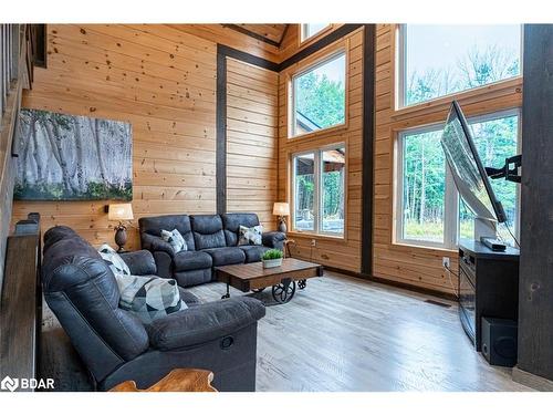 4057 Cambrian Road, Washago, ON - Indoor Photo Showing Living Room