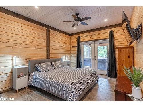 4057 Cambrian Road, Washago, ON - Indoor Photo Showing Bedroom