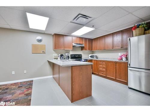 220-16 Westbury Road, Wasaga Beach, ON - Indoor Photo Showing Kitchen