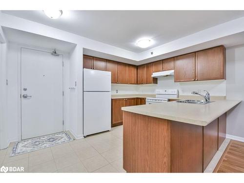 220-16 Westbury Road, Wasaga Beach, ON - Indoor Photo Showing Kitchen With Double Sink