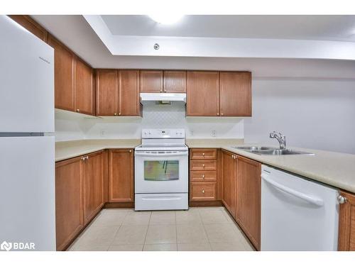 220-16 Westbury Road, Wasaga Beach, ON - Indoor Photo Showing Kitchen With Double Sink