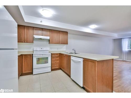 220-16 Westbury Road, Wasaga Beach, ON - Indoor Photo Showing Kitchen With Double Sink