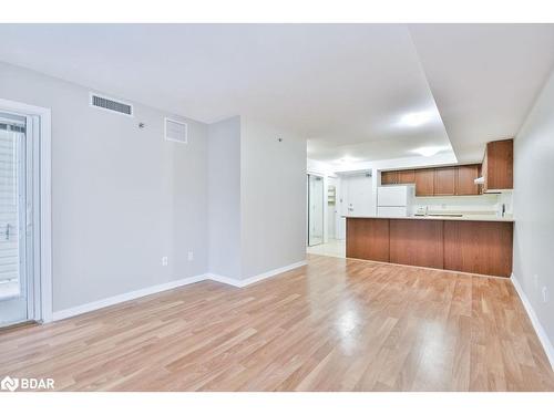 220-16 Westbury Road, Wasaga Beach, ON - Indoor Photo Showing Kitchen