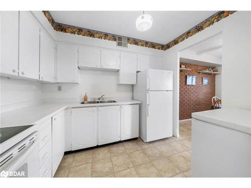 407-460 Ontario Street, Collingwood, ON - Indoor Photo Showing Kitchen With Double Sink