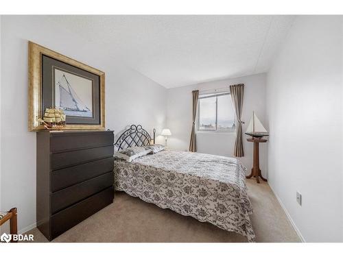 407-460 Ontario Street, Collingwood, ON - Indoor Photo Showing Bedroom